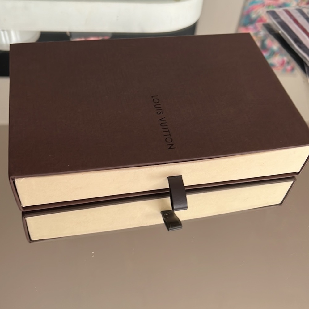Louis Vuitton Red Vernis Agenda PM with Box🔥🔥🔥 - Picture 16 of 16